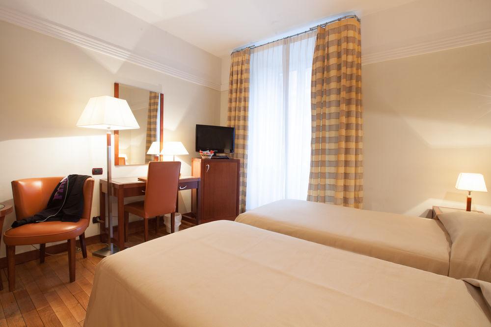 Hotel Genova Roma Esterno foto