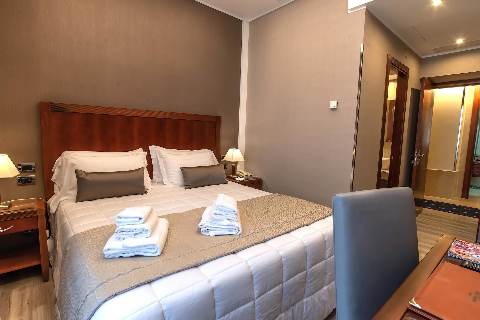 Hotel Genova Roma Esterno foto