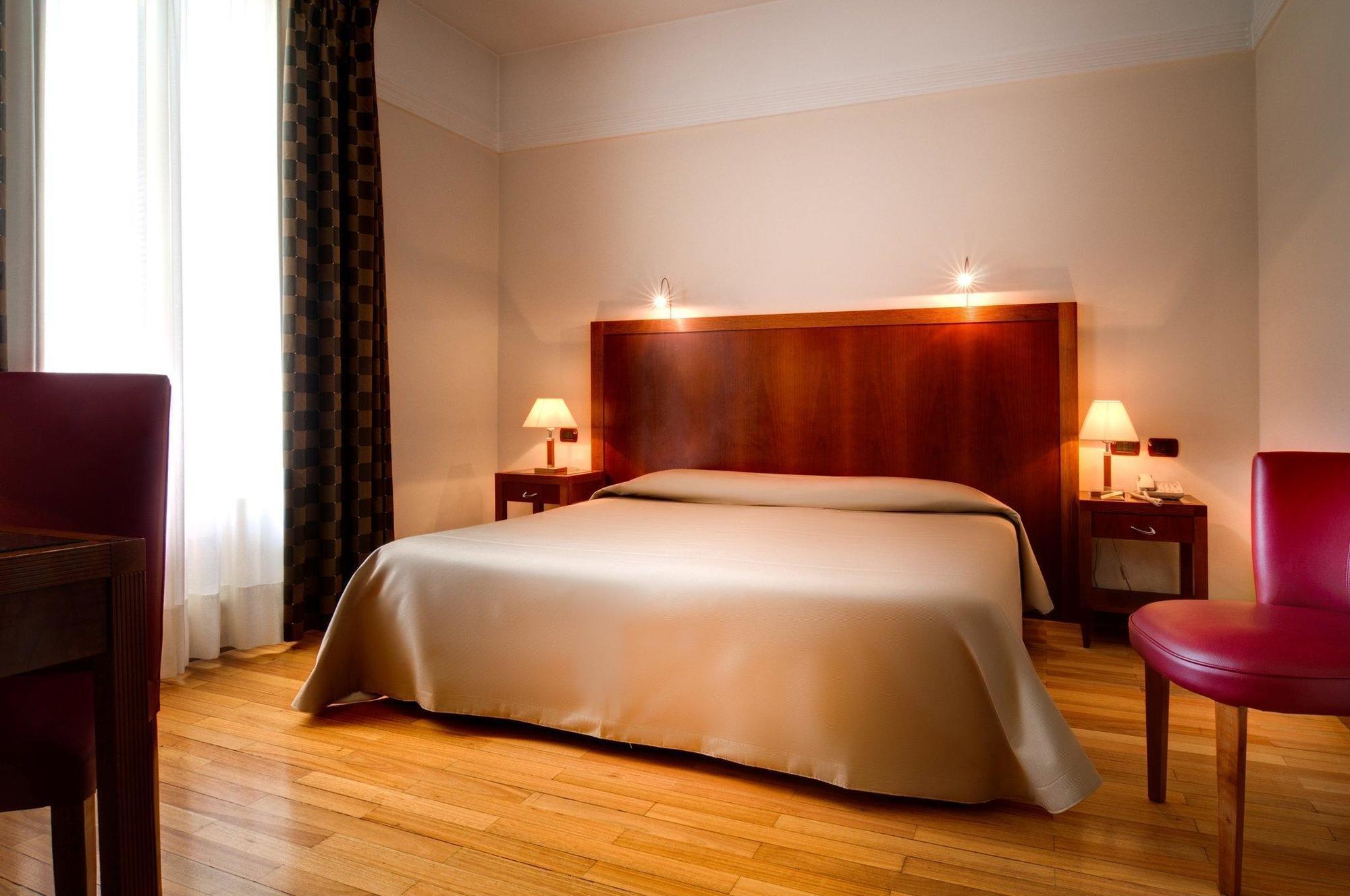Hotel Genova Roma Esterno foto