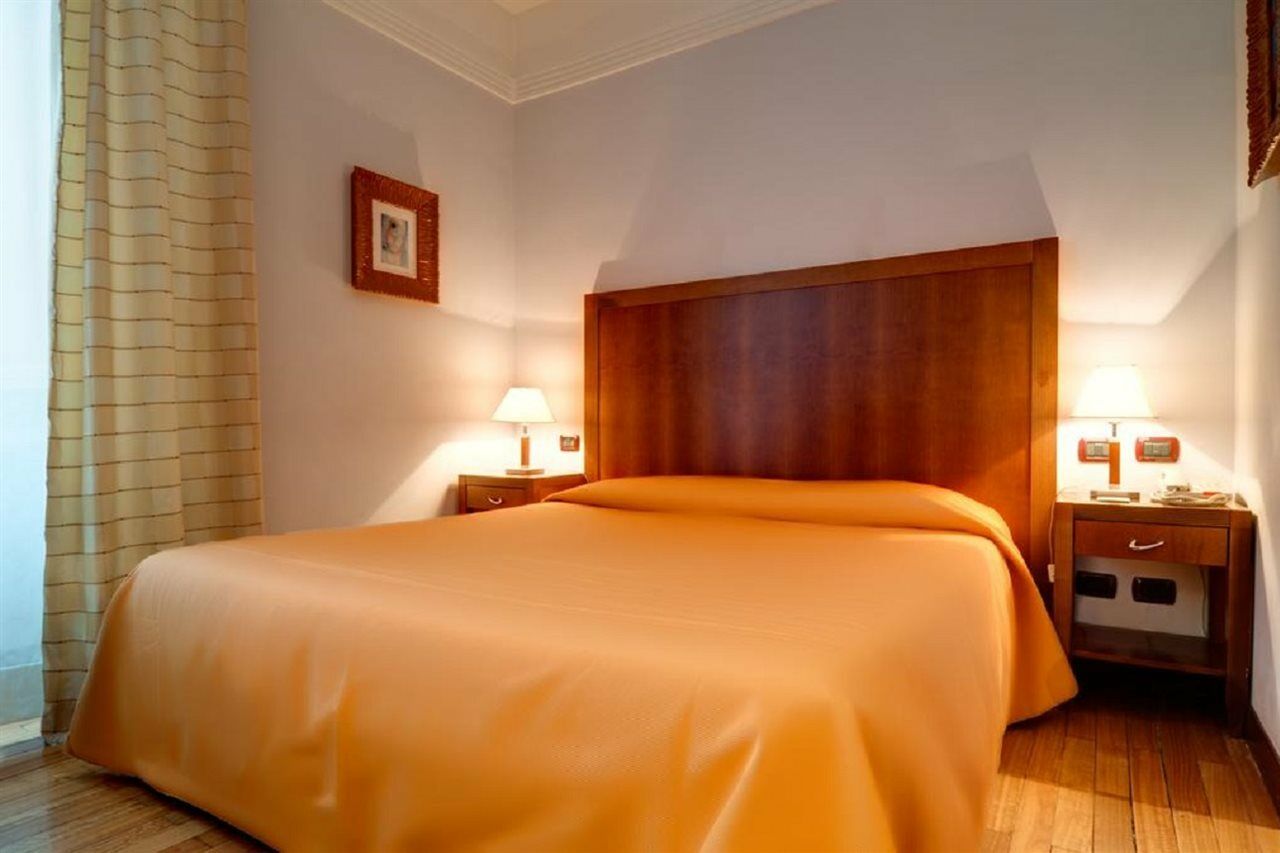 Hotel Genova Roma Esterno foto